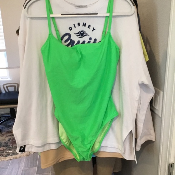 Green swimsuit read below so 14 - Picture 3 of 3